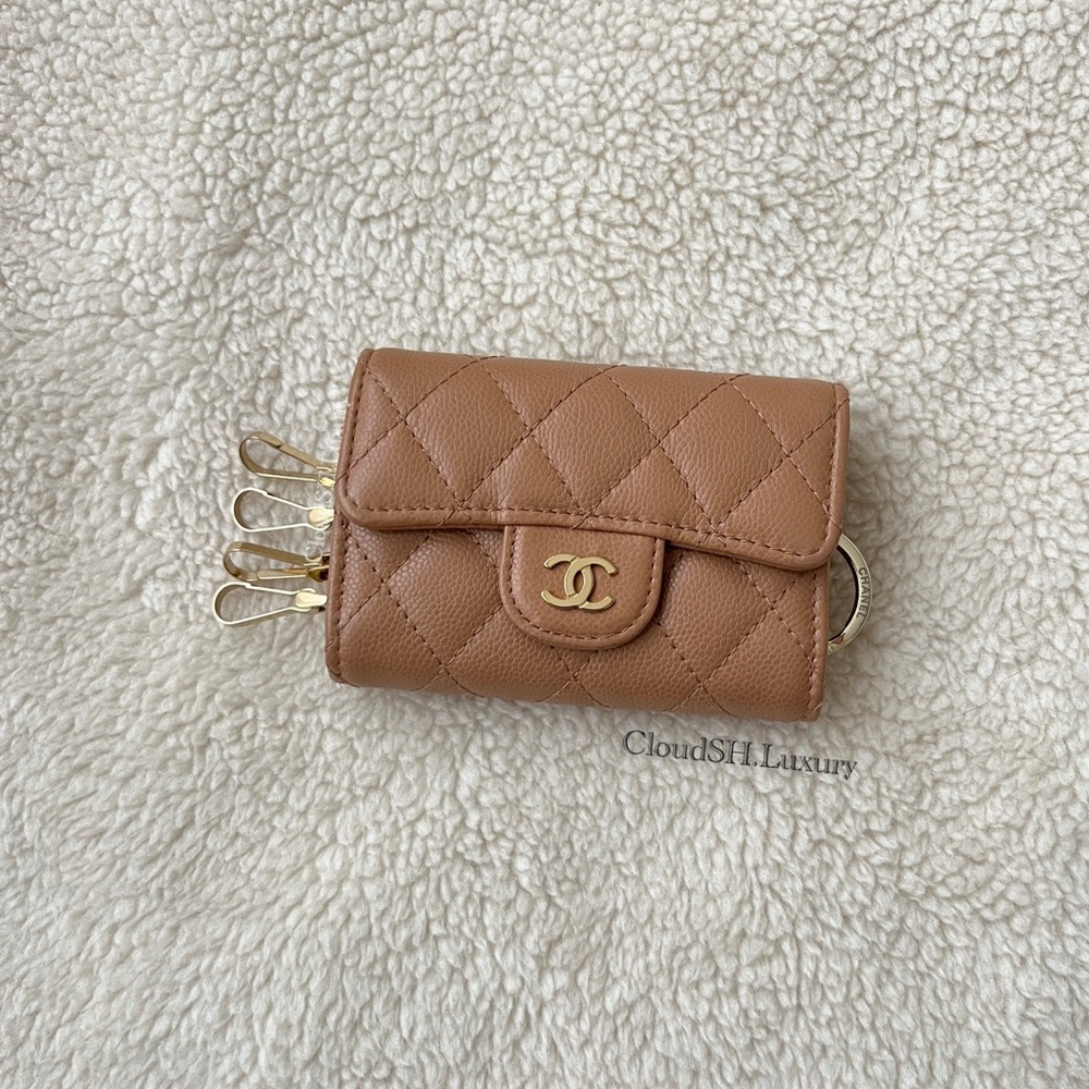 Auth Chanel Beige Caviar 4 Ring Key Holder w/ Gold hdw - Extremely Rare